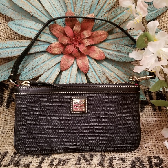 Dooney & Bourke Handbags - 💖FINAL SALE!💖NWOT DOONEY HANDBAG OR CLUTCH💖